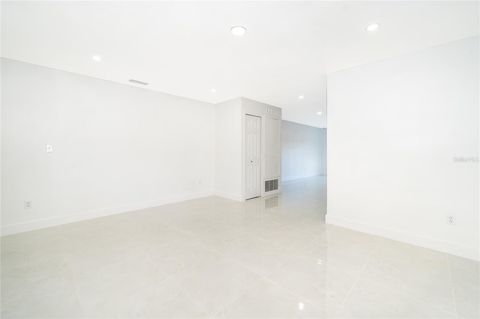 Image 6 of 25 For 146 Exeter Avenue