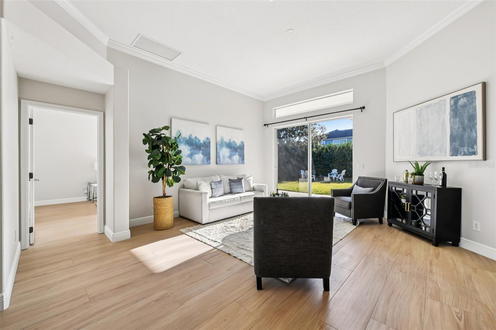 Listing photo id 9 for 2381 Broken Elm Place