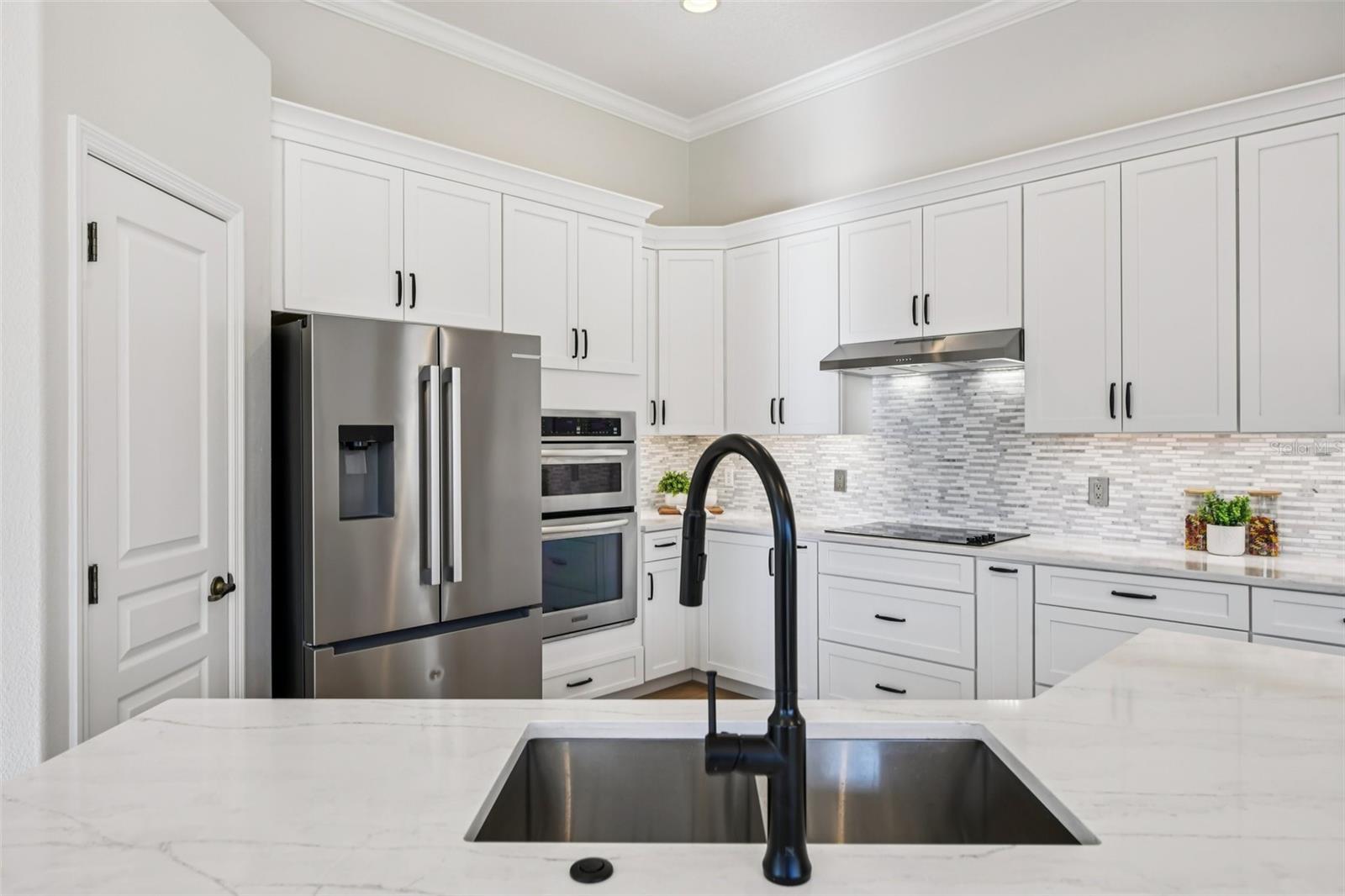 Listing photo id 16 for 2381 Broken Elm Place