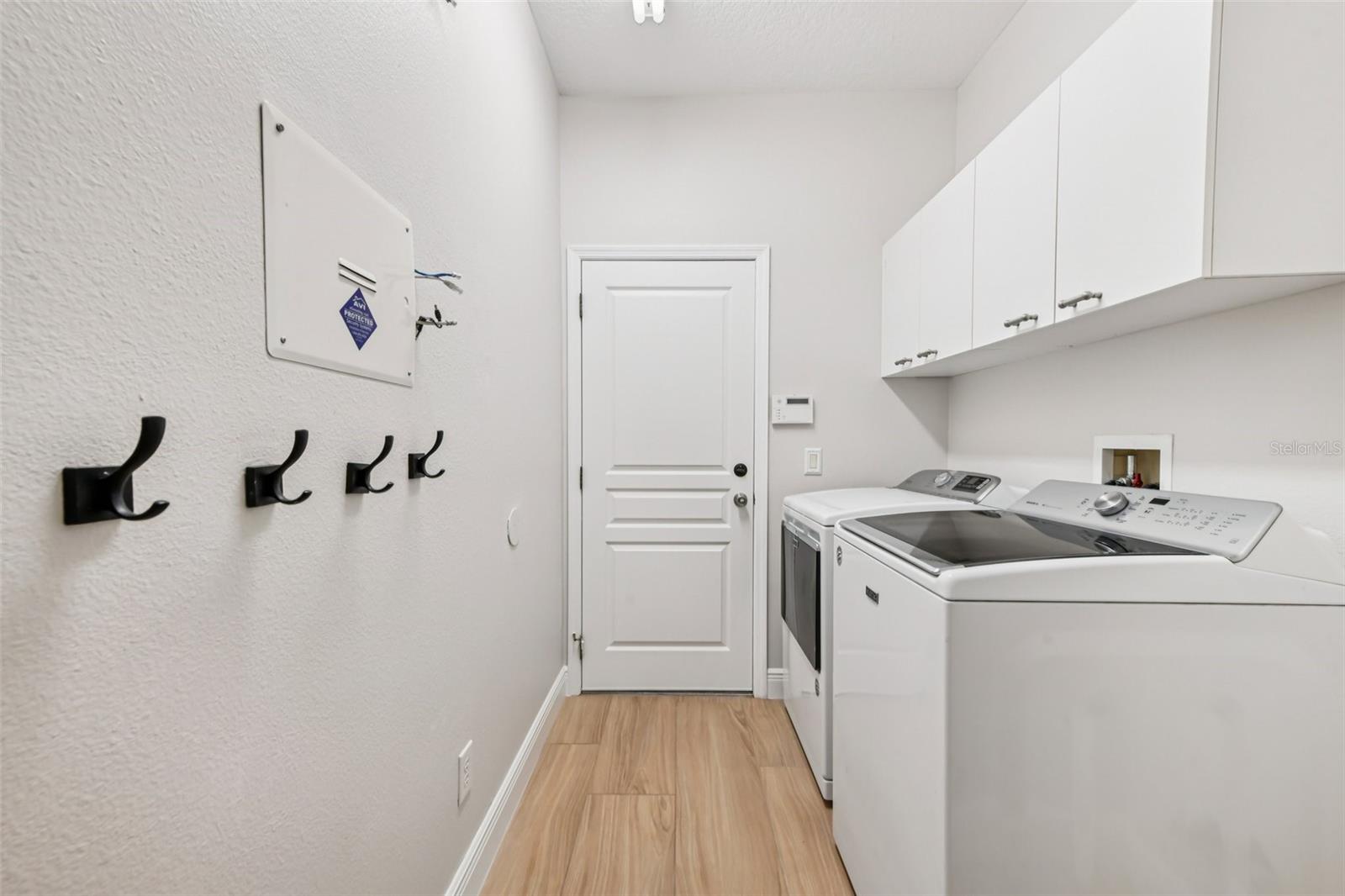 Listing photo id 32 for 2381 Broken Elm Place