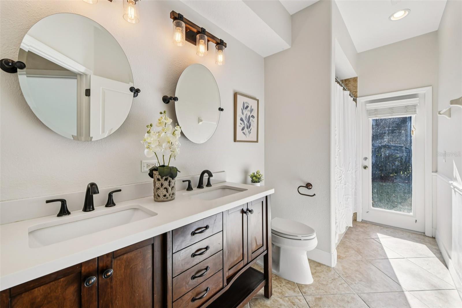 Listing photo id 5 for 2381 Broken Elm Place