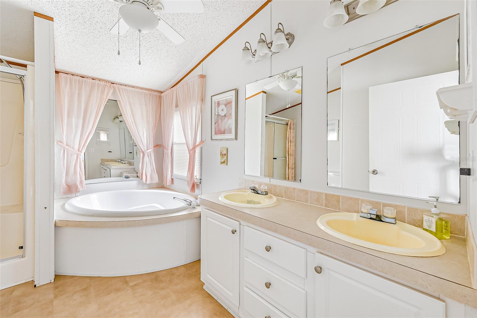 Image 23 of 40 For 803 Thrush Circle