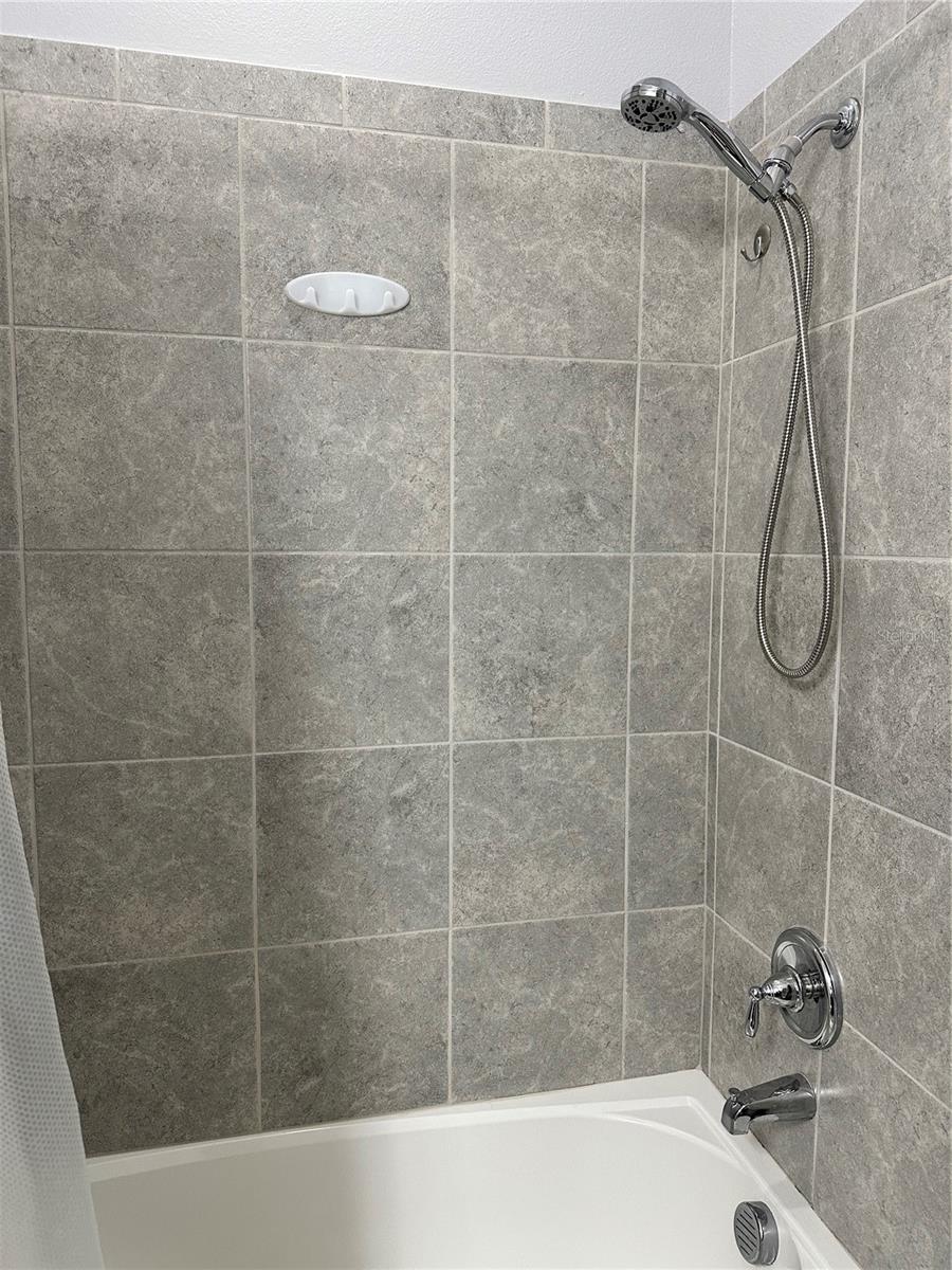 Image 23 of 45 For 2437 Yellow Brick Road