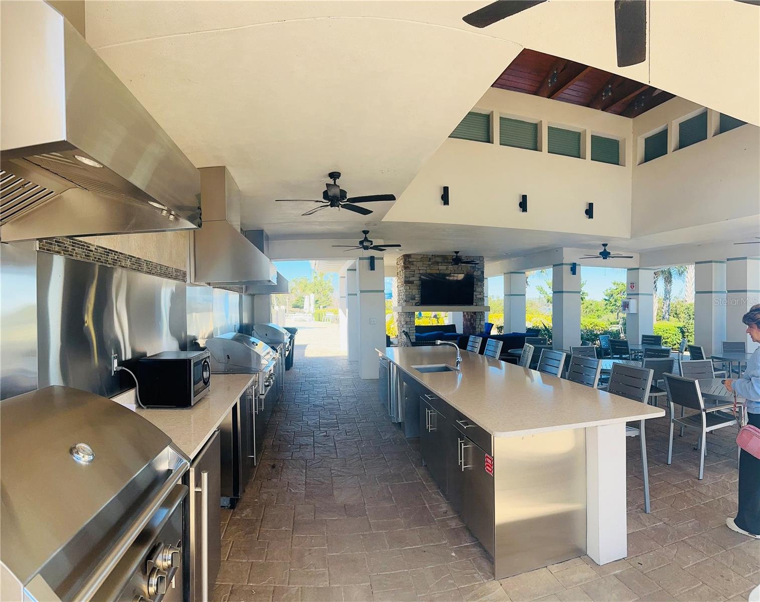 Image 32 of 45 For 2437 Yellow Brick Road