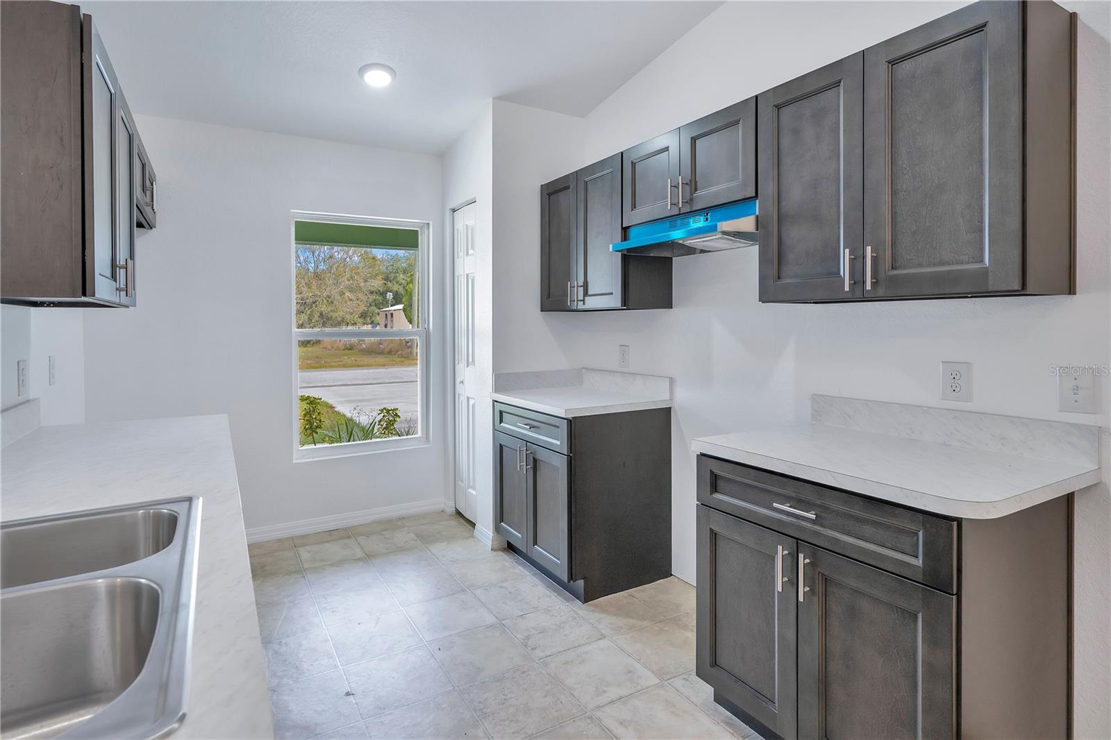 Image 11 of 37 For 833 3rd Avenue