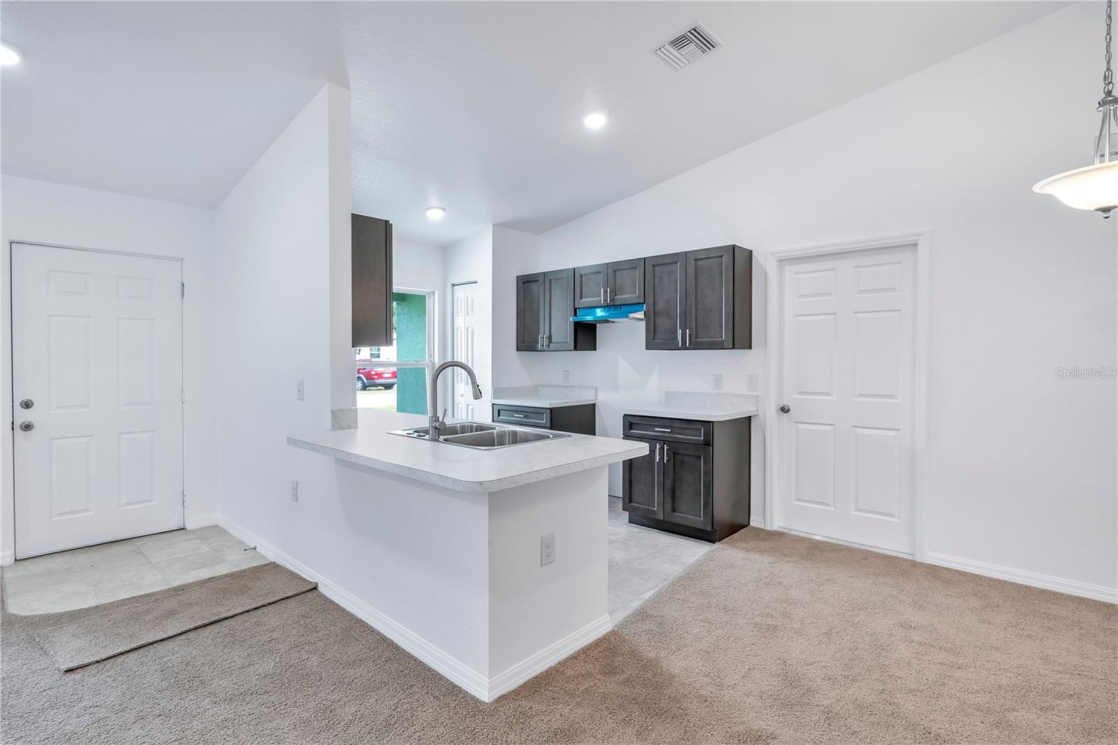 Image 8 of 37 For 833 3rd Avenue