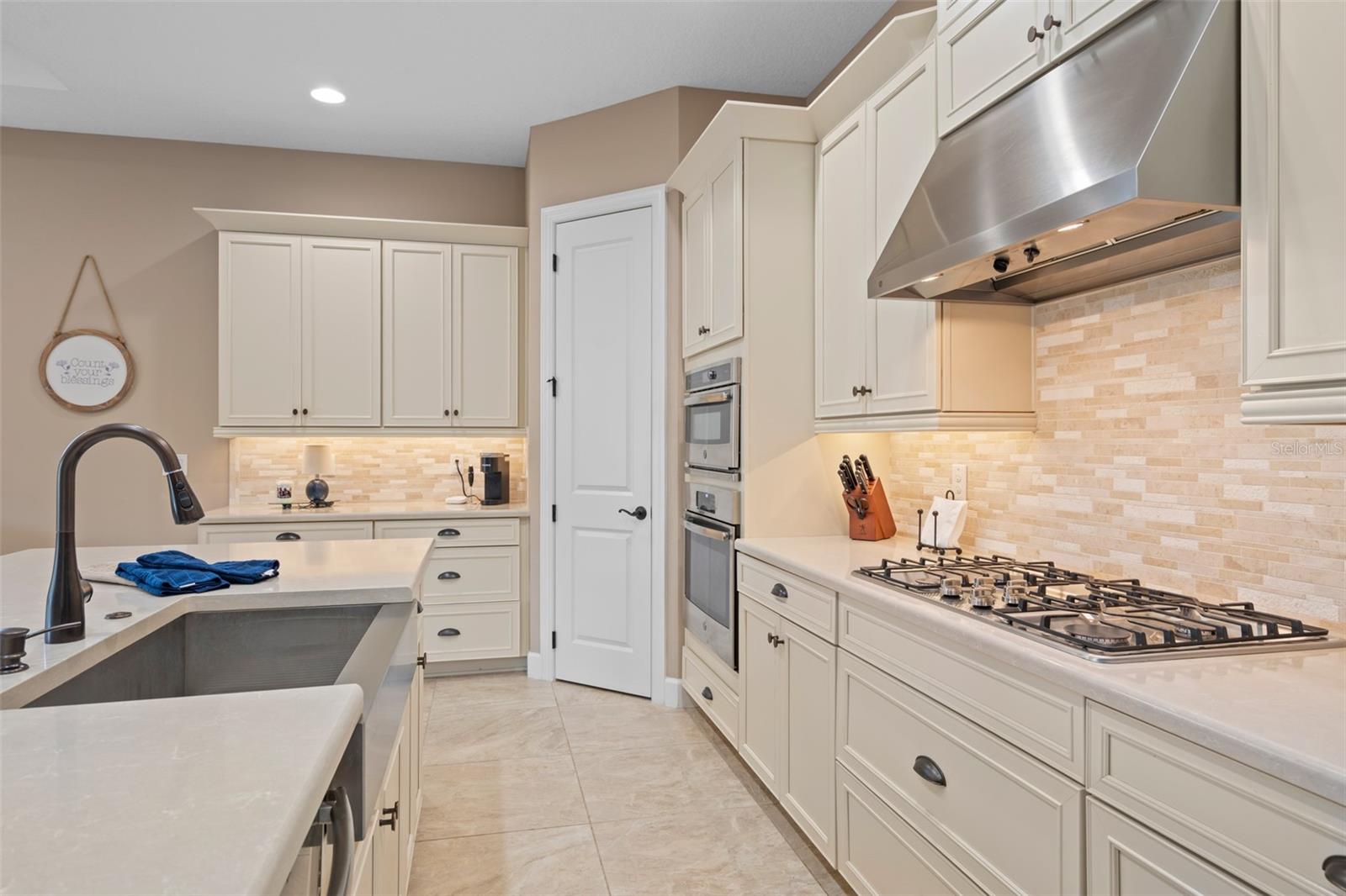 Image 11 of 75 For 1164 Esperanza Ridge Road