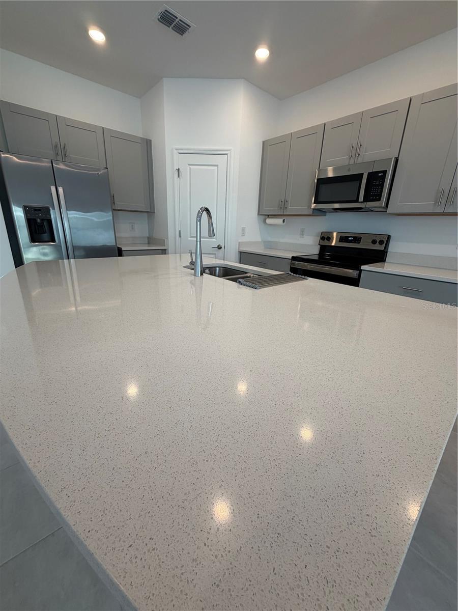 Image 4 of 25 For 2914 Canary Avenue