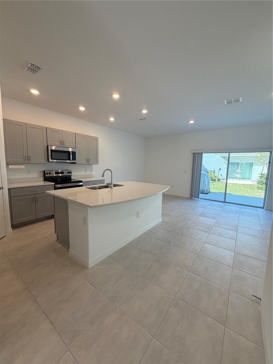 Image 5 of 25 For 2914 Canary Avenue