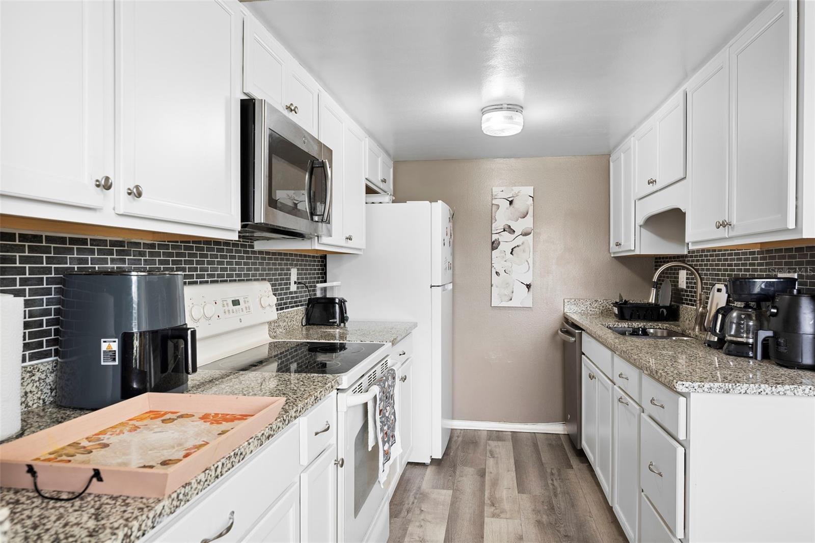 Image 19 of 40 For 1001 Plantation Dr  A2