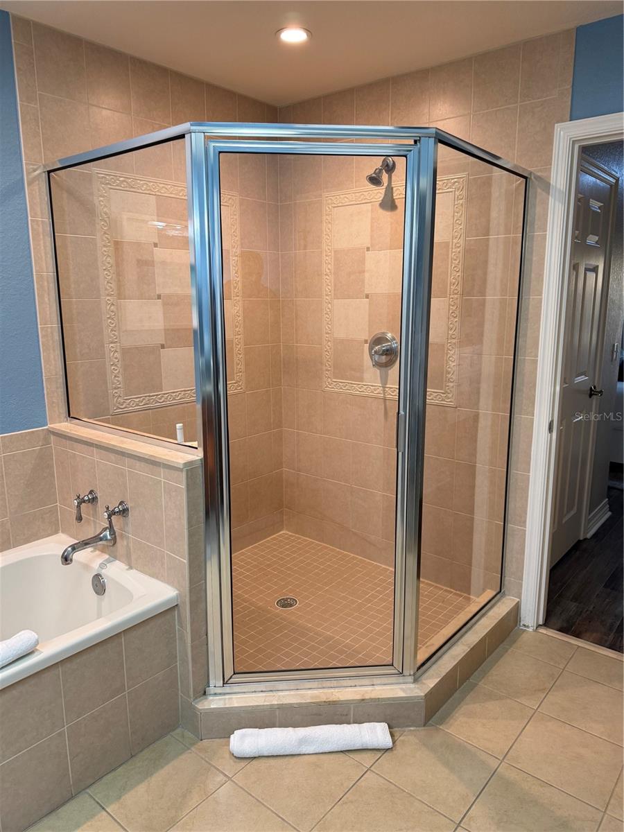 Image 21 of 52 For 7601 Cabana Court 103