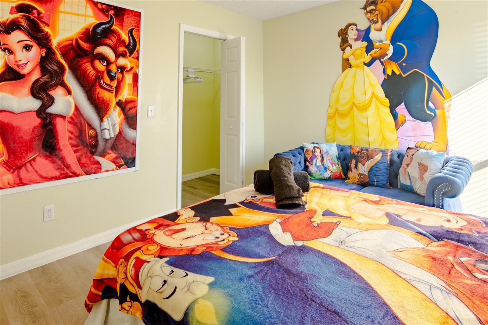 Image 18 of 77 For 865 Bloomingdale Drive