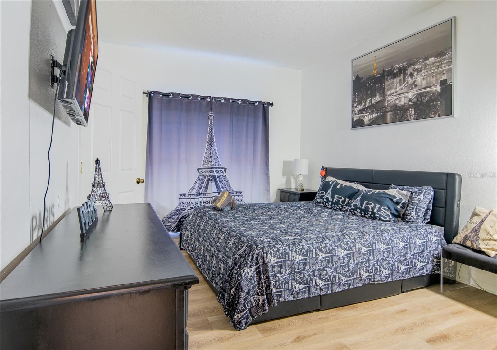 Image 38 of 77 For 865 Bloomingdale Drive