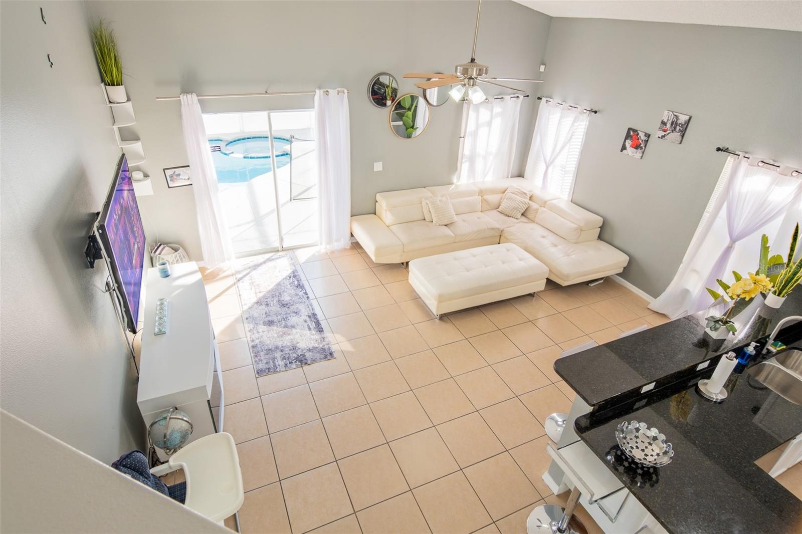 Image 4 of 77 For 865 Bloomingdale Drive