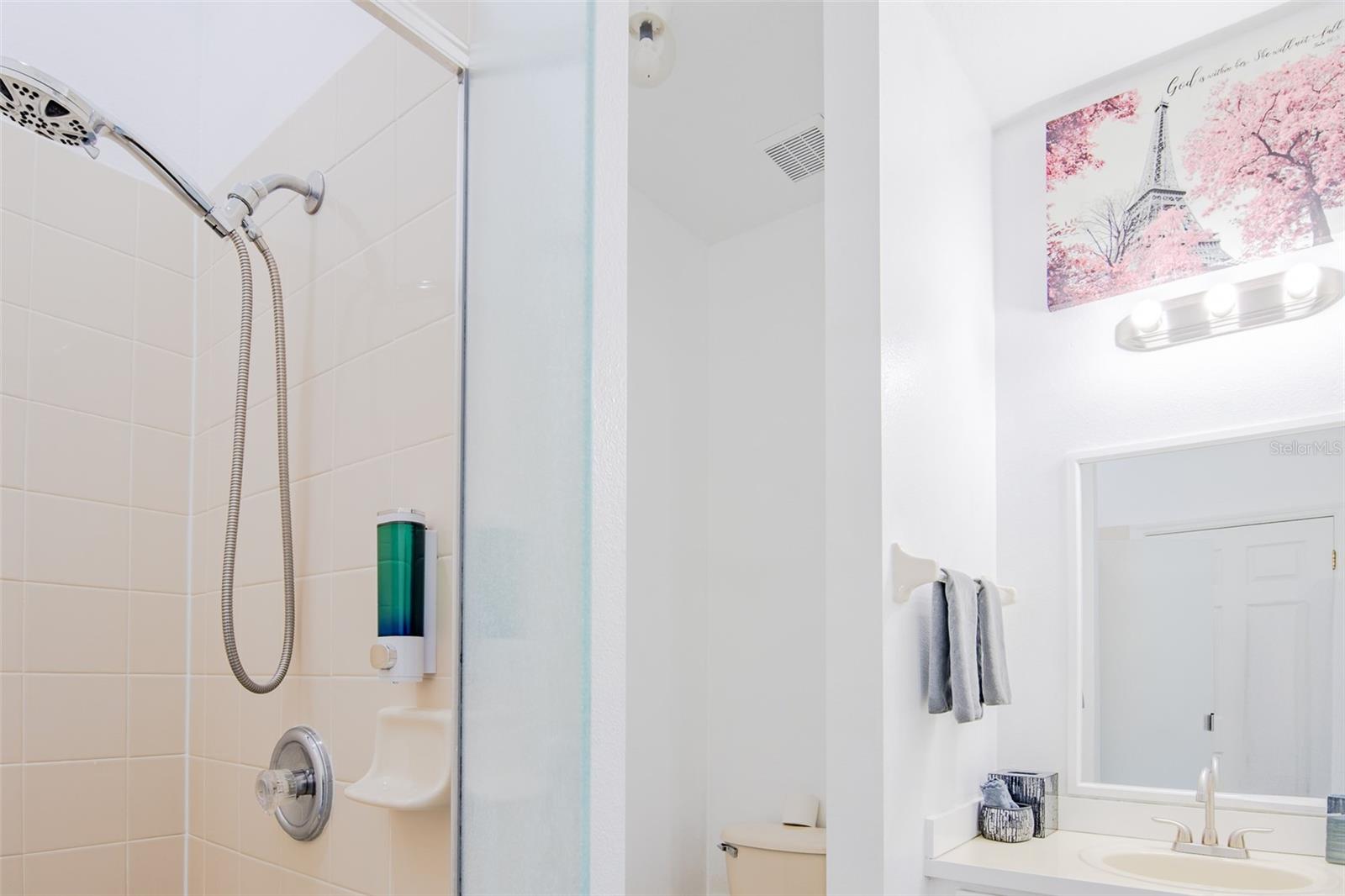 Image 41 of 77 For 865 Bloomingdale Drive