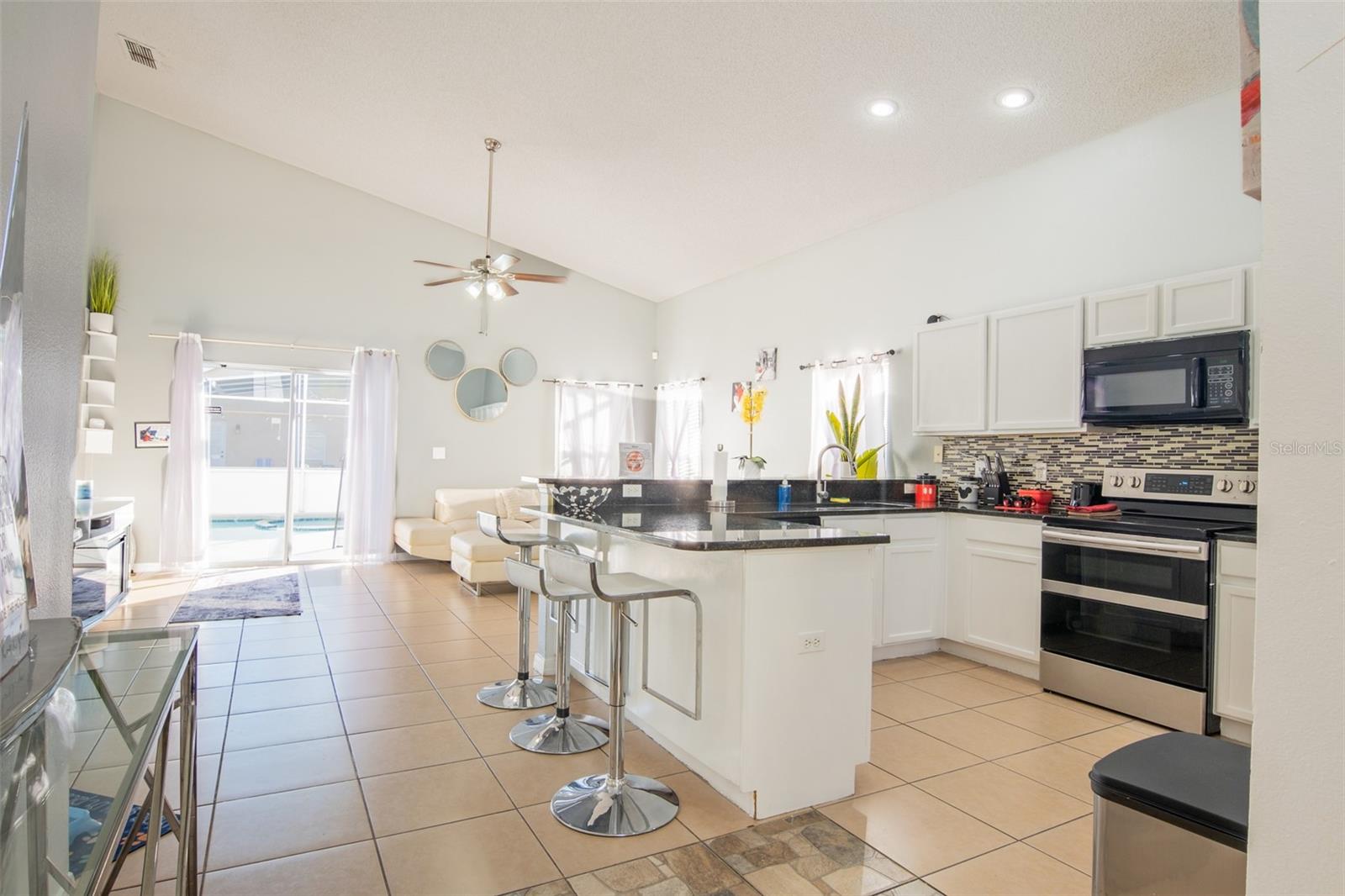 Image 43 of 77 For 865 Bloomingdale Drive