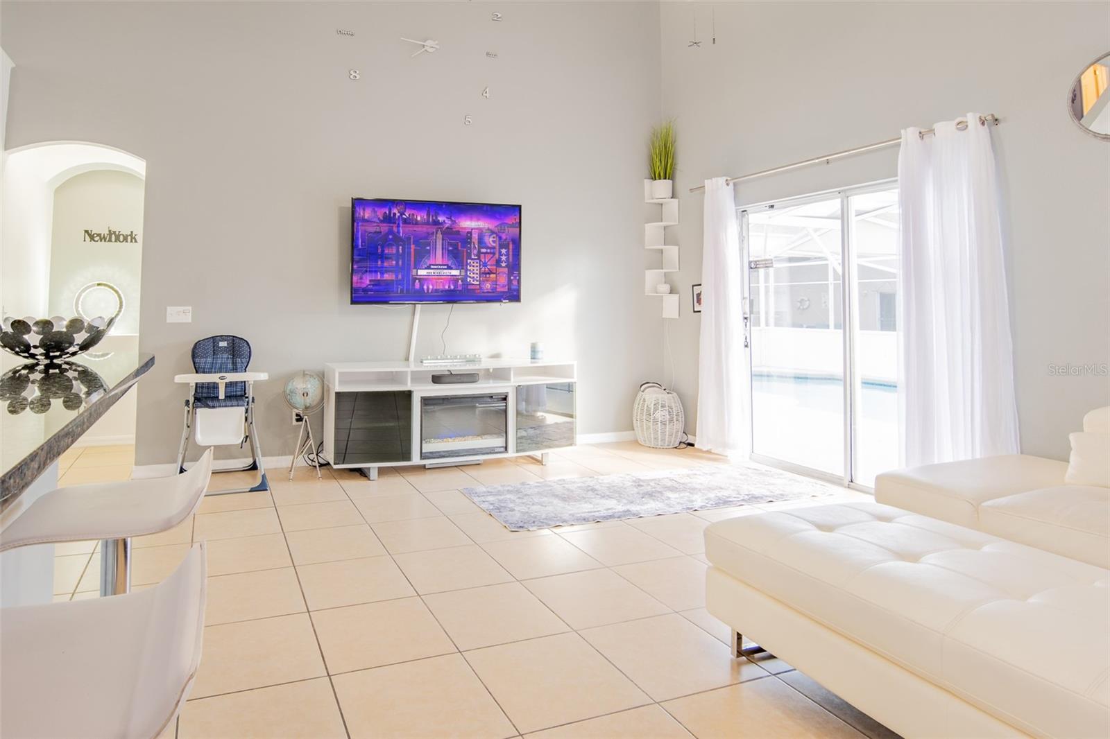 Image 48 of 77 For 865 Bloomingdale Drive