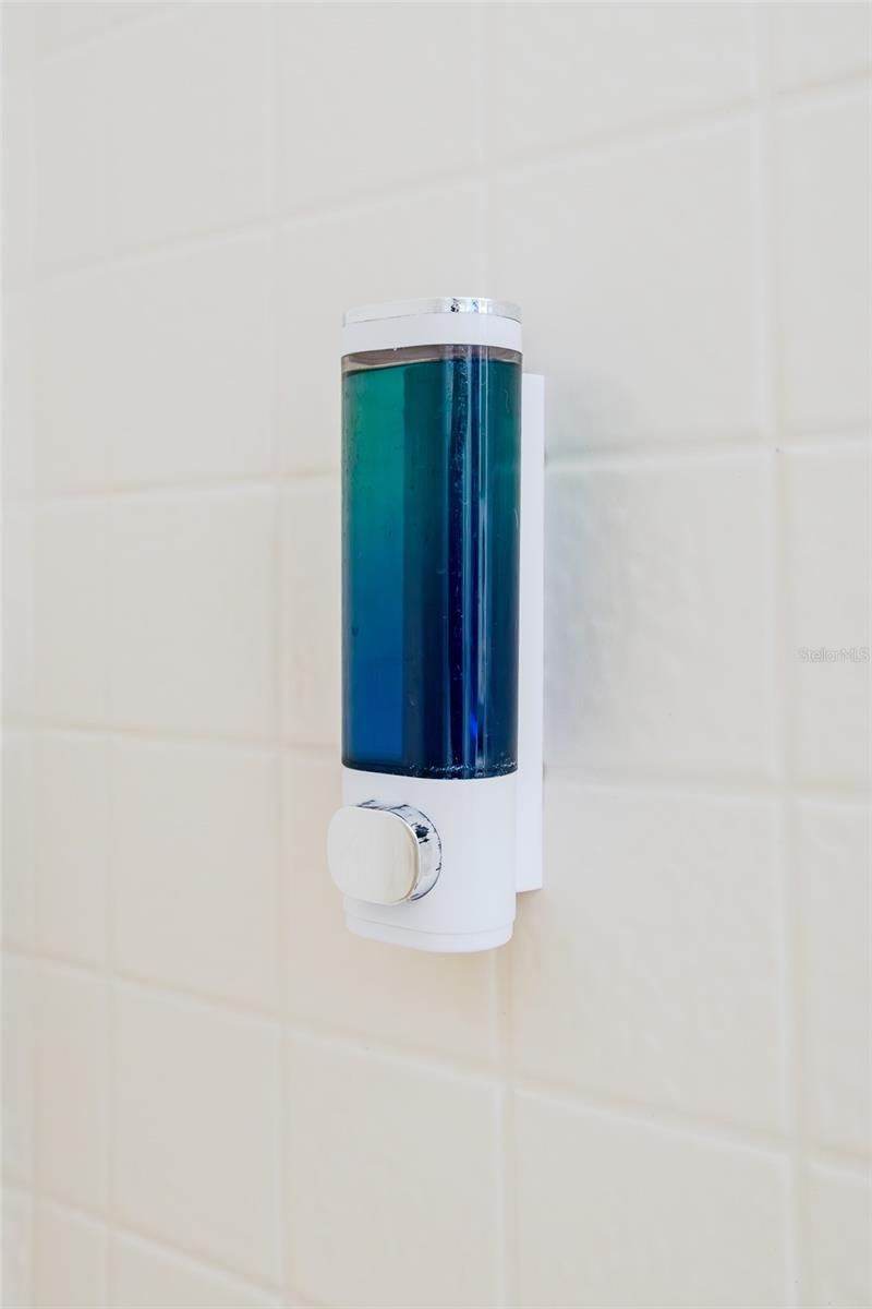 Image 65 of 77 For 865 Bloomingdale Drive