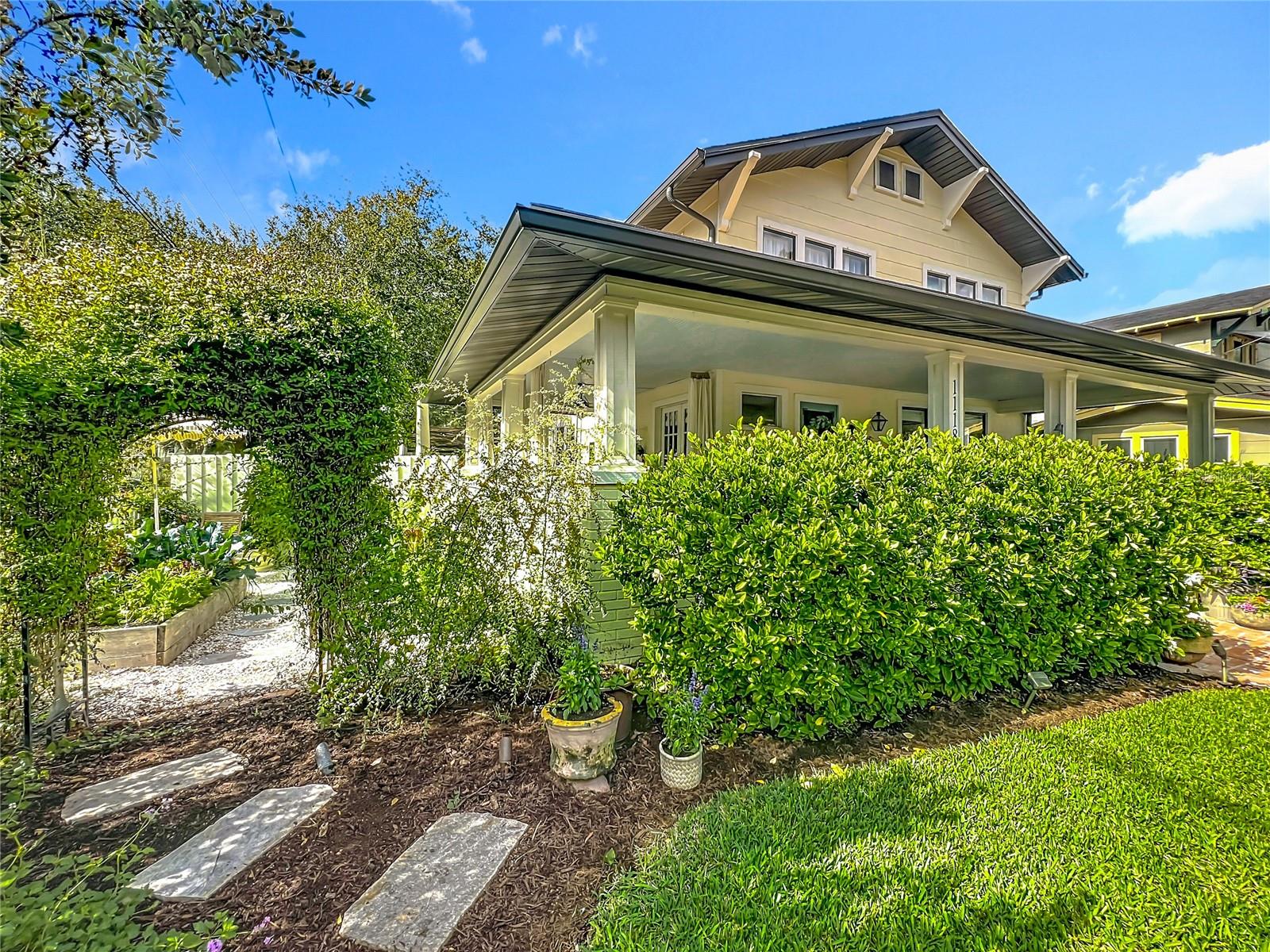 Image 4 of 99 For 1118 Park Avenue