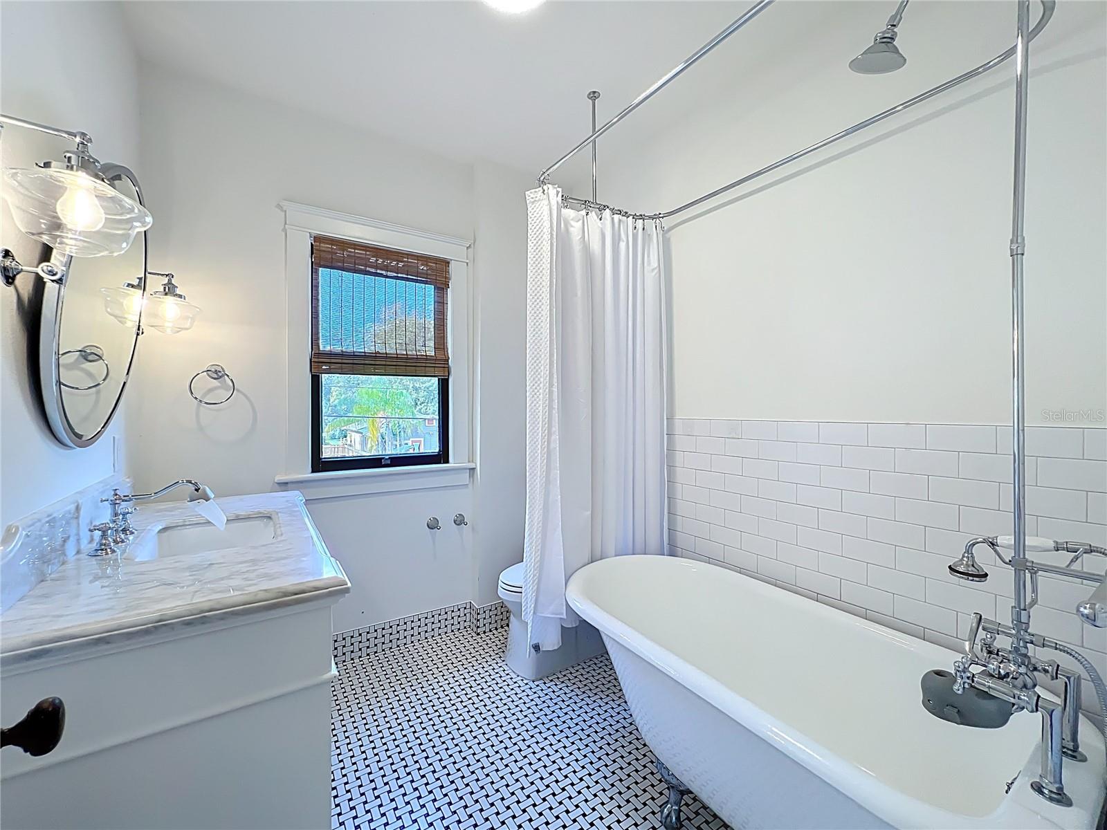 Image 59 of 99 For 1118 Park Avenue