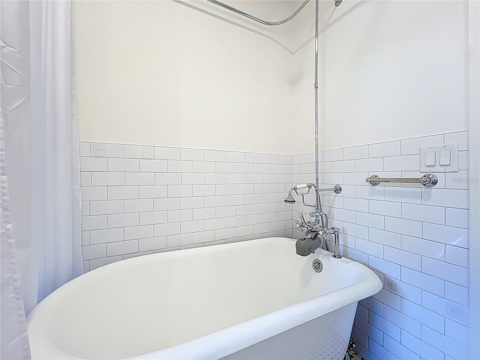 Image 61 of 99 For 1118 Park Avenue