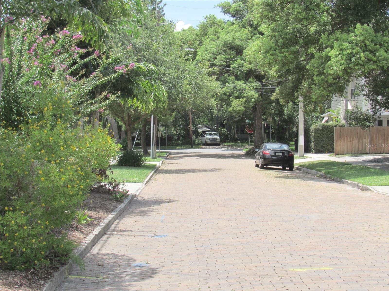 Image 18 of 21 For 719 Mount Vernon Street 8