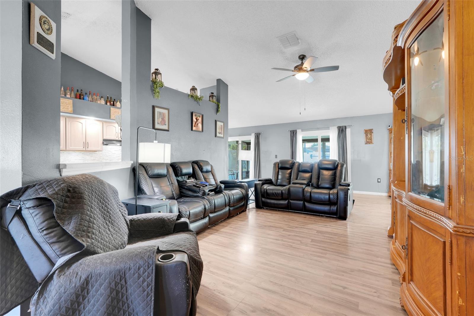 Image 10 of 45 For 105 Dorchester Court