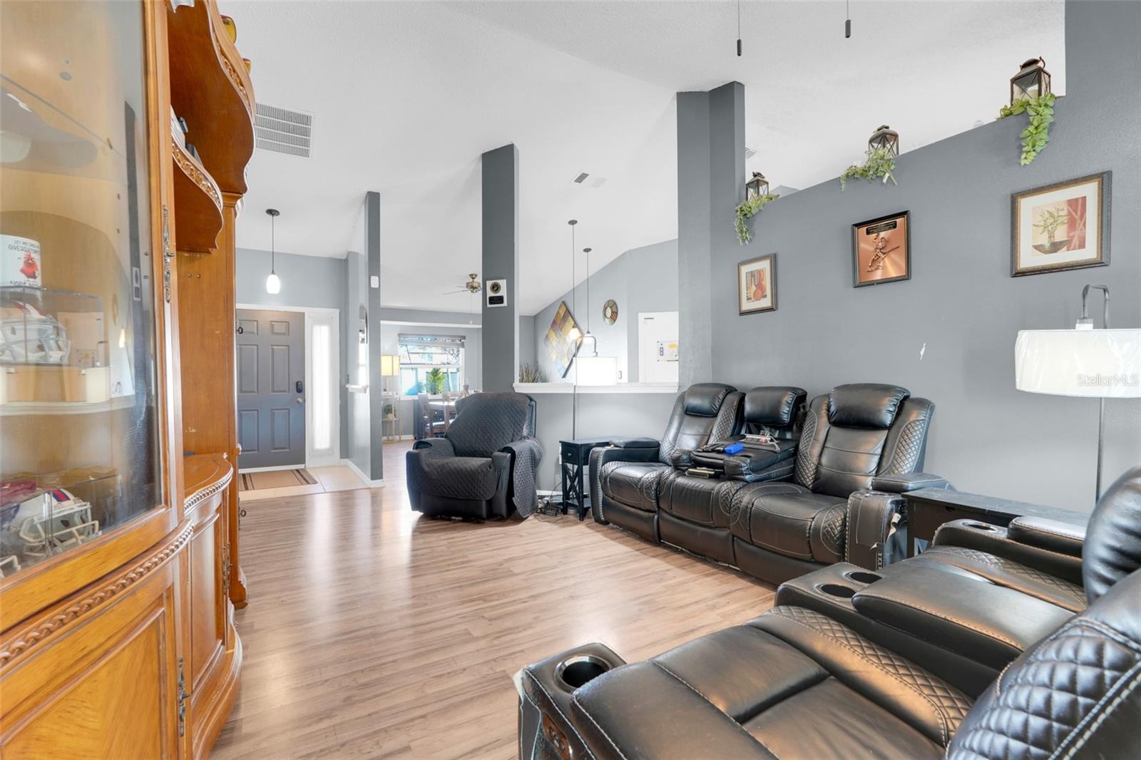 Image 11 of 45 For 105 Dorchester Court