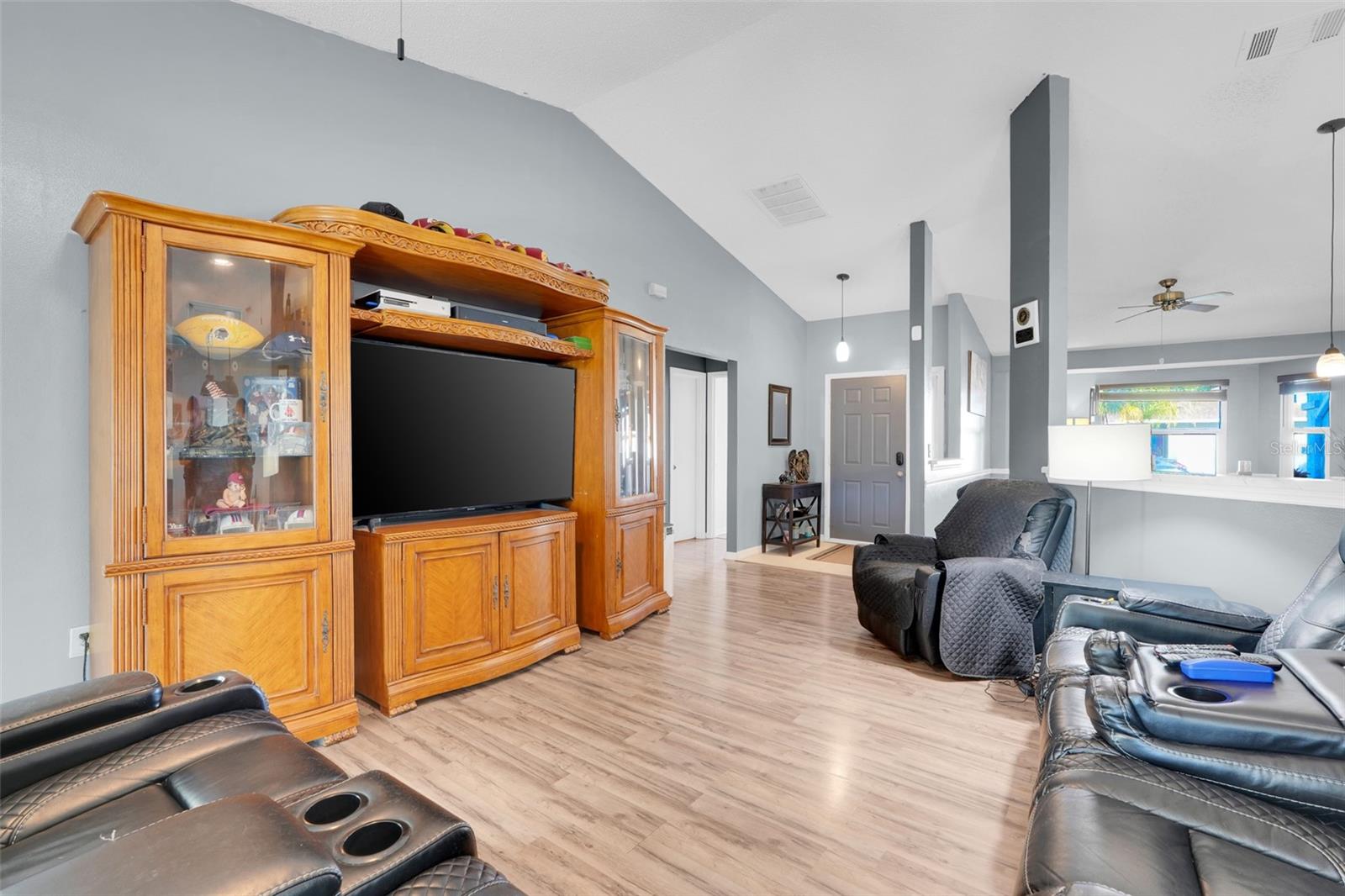 Image 12 of 45 For 105 Dorchester Court