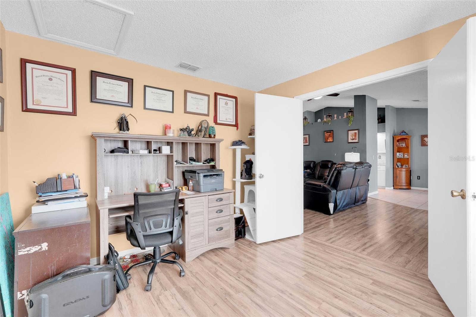 Image 14 of 45 For 105 Dorchester Court