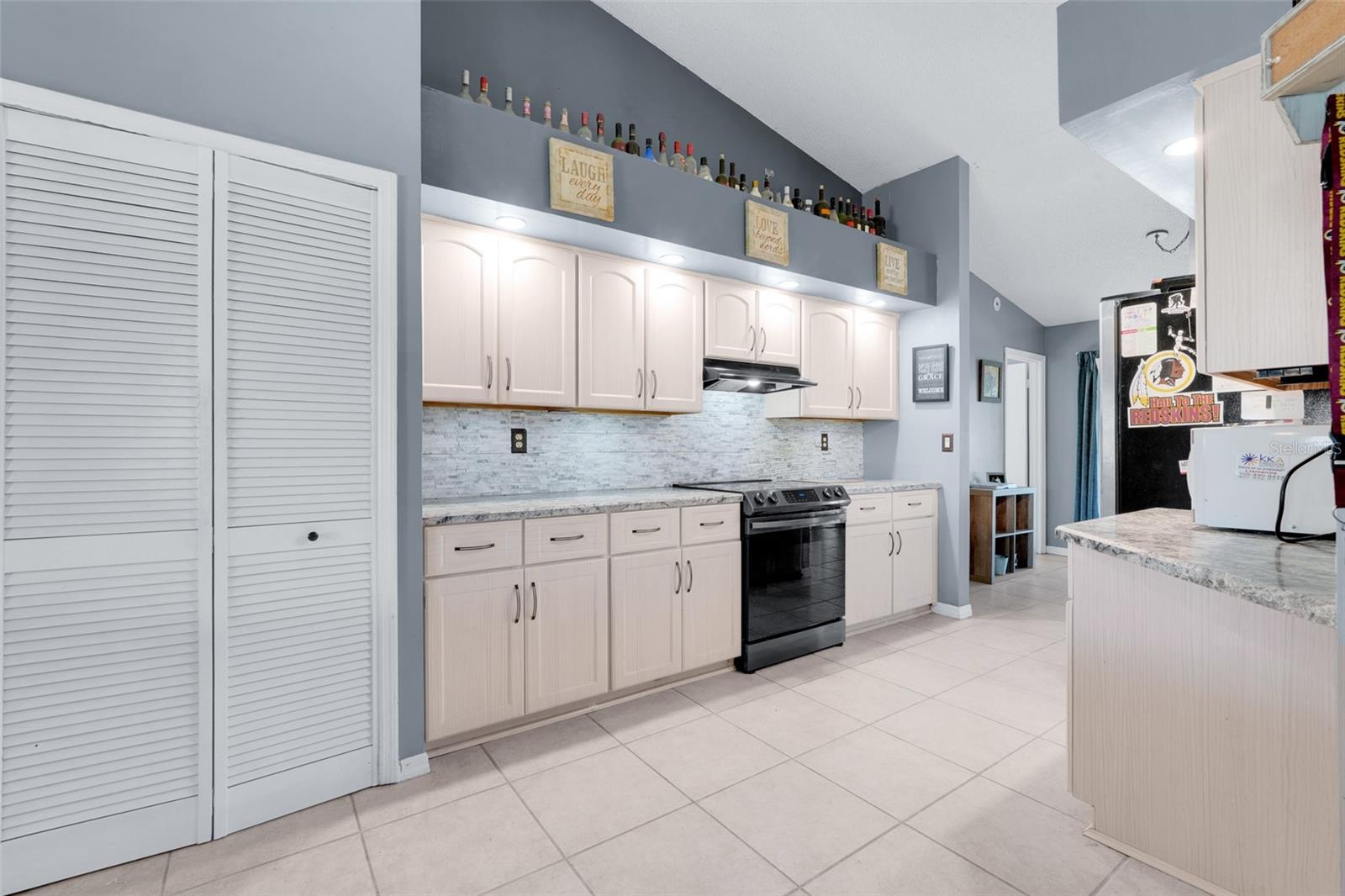 Image 17 of 45 For 105 Dorchester Court