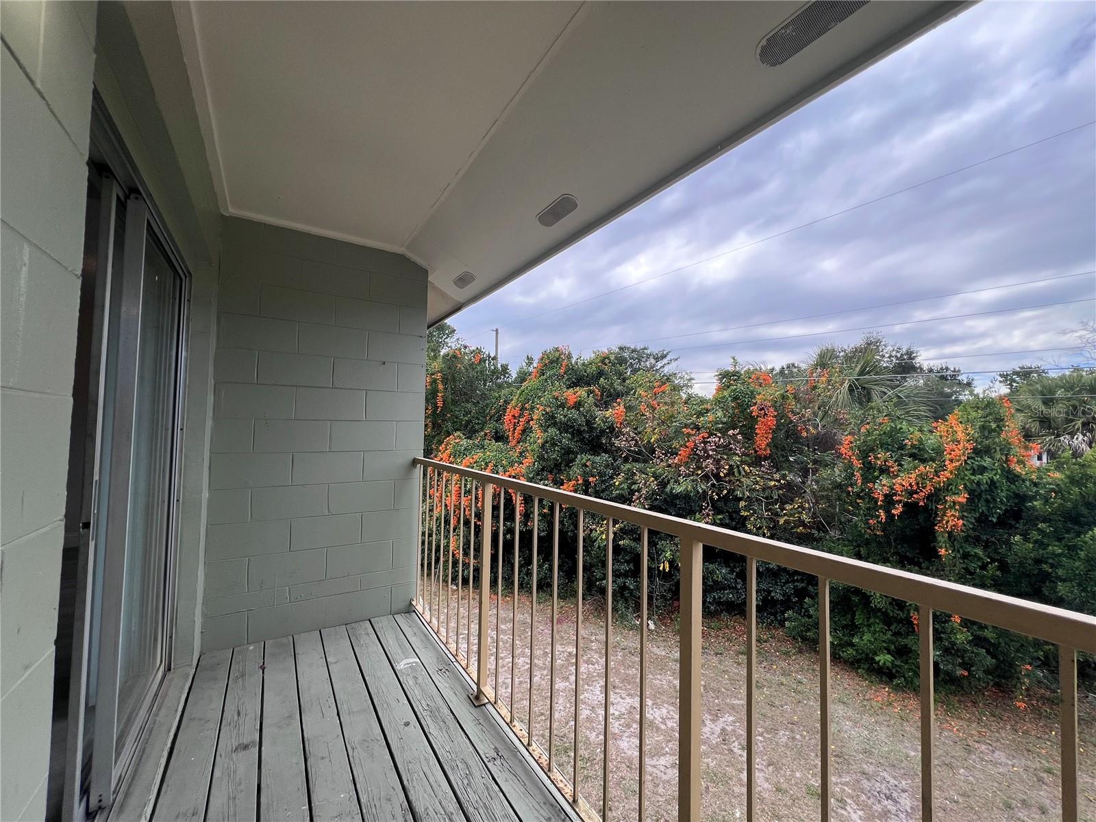 Image 10 of 17 For 52 Fairfax Avenue