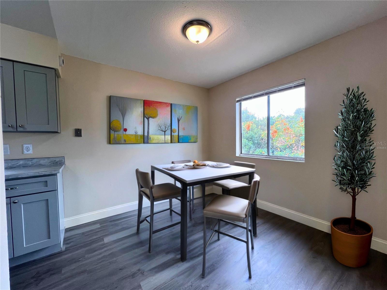 Image 7 of 17 For 52 Fairfax Avenue