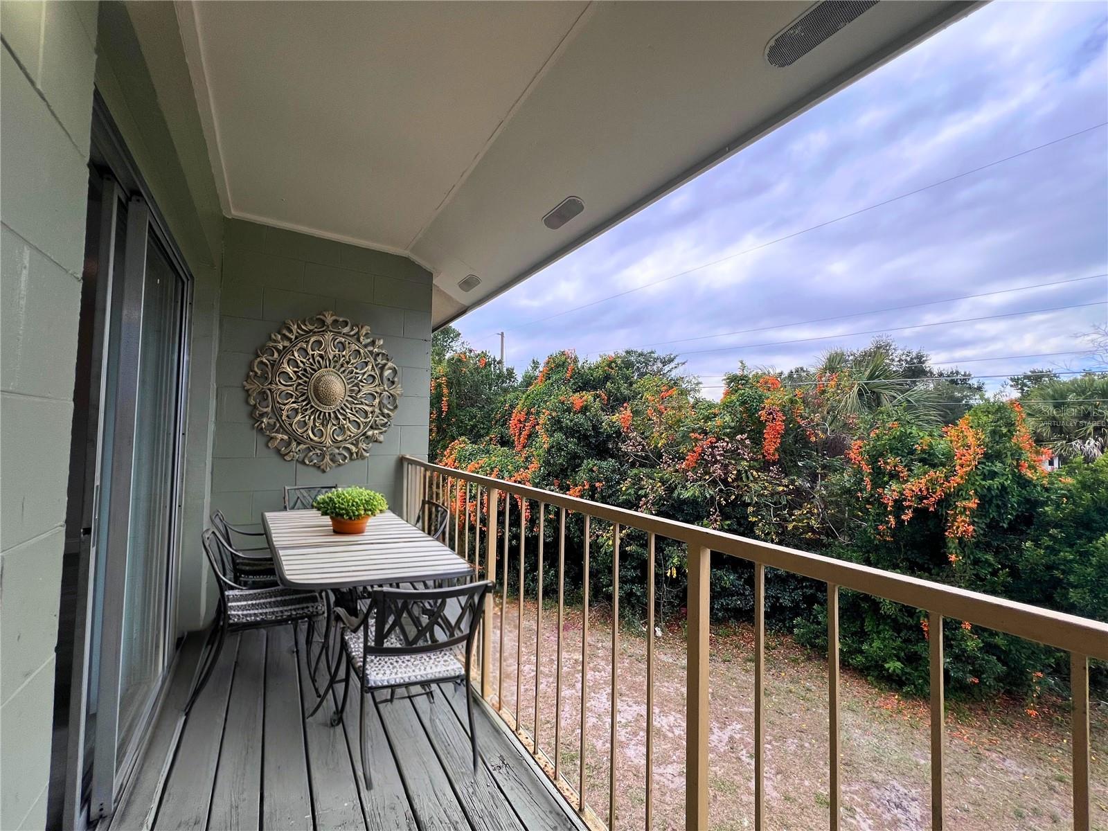 Image 9 of 17 For 52 Fairfax Avenue