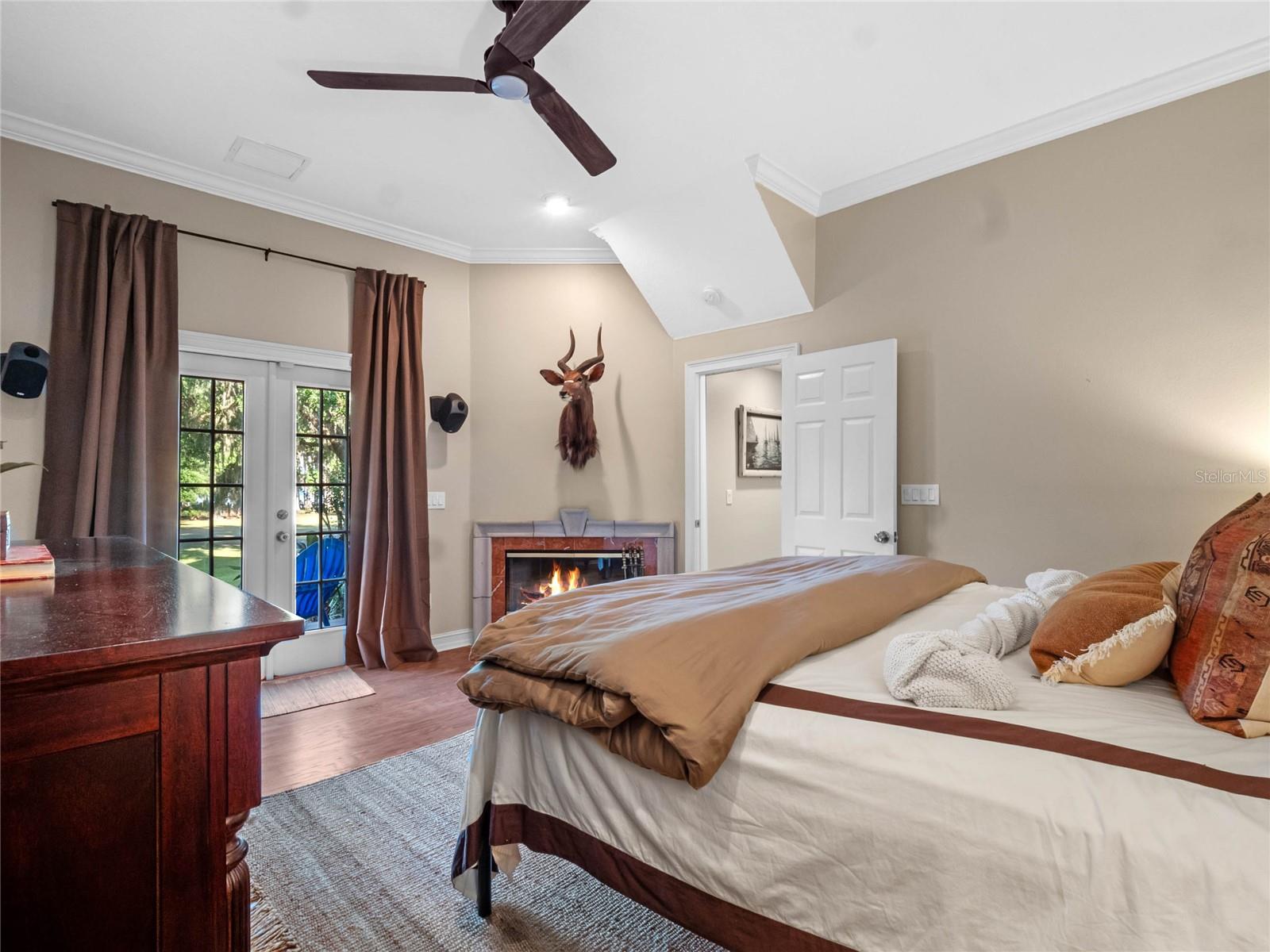 Image 34 of 67 For 6037 Lake Erie Road