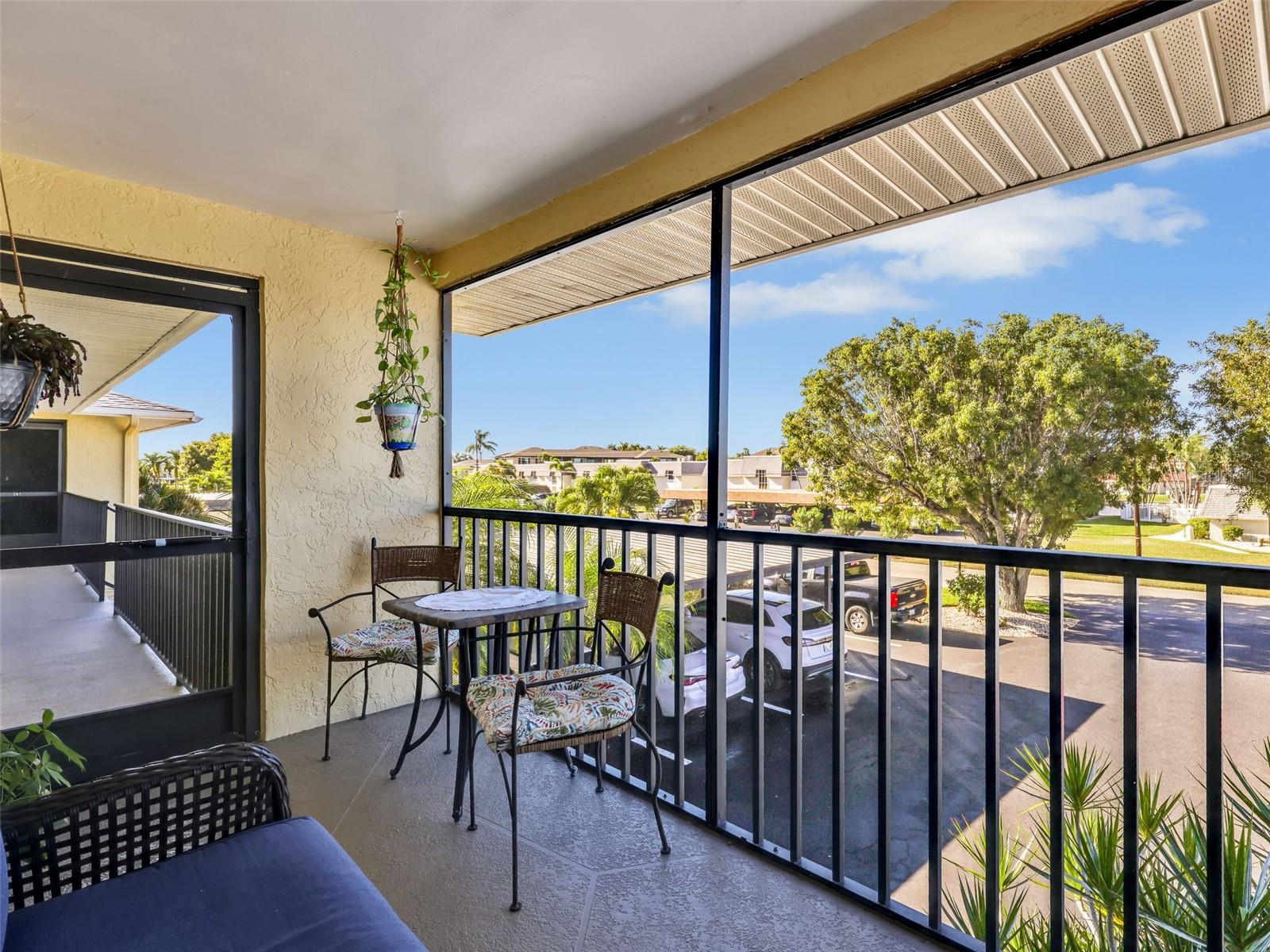 Image 6 of 37 For 4021 19th Avenue 201