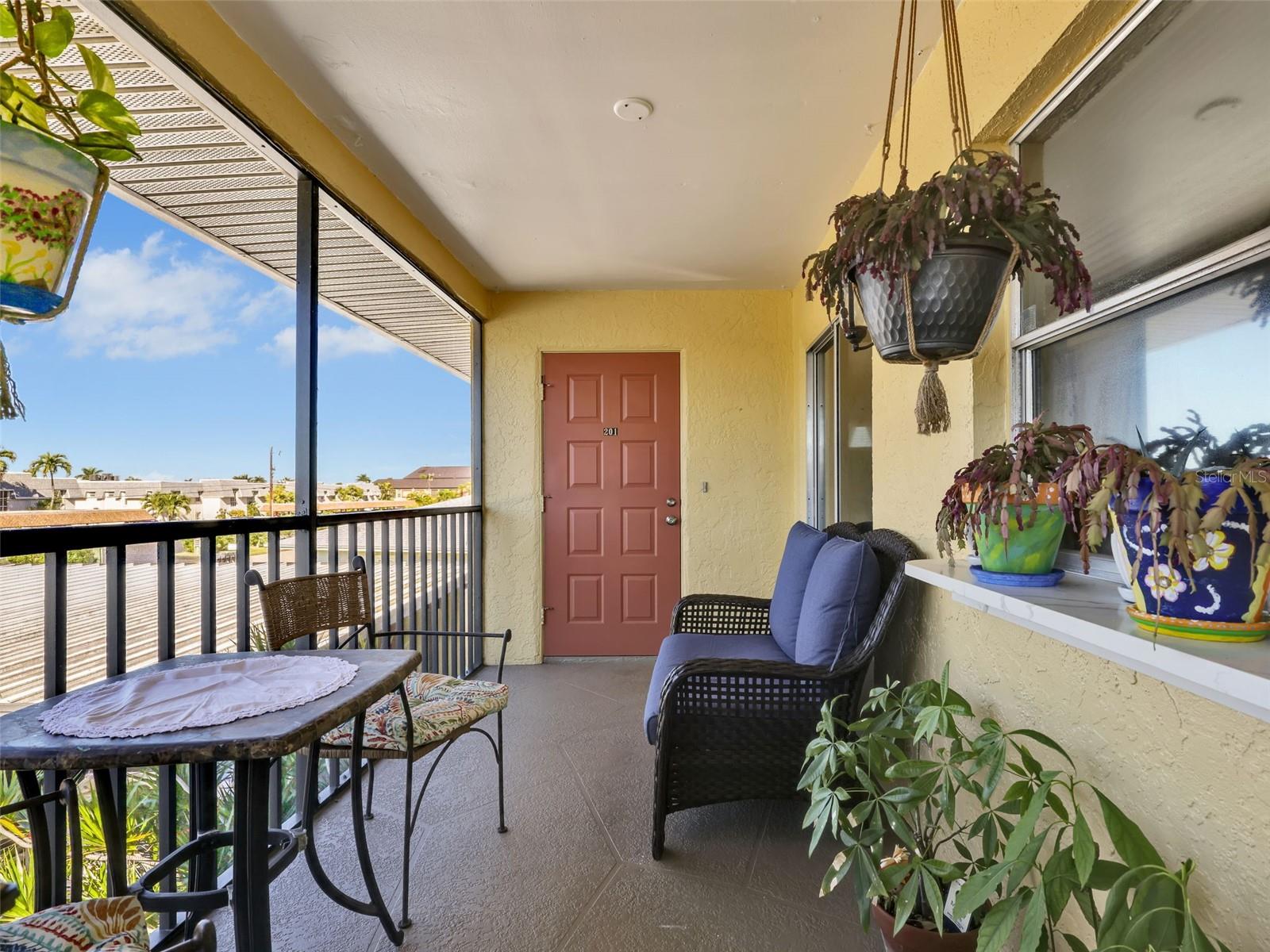 Image 7 of 37 For 4021 19th Avenue 201