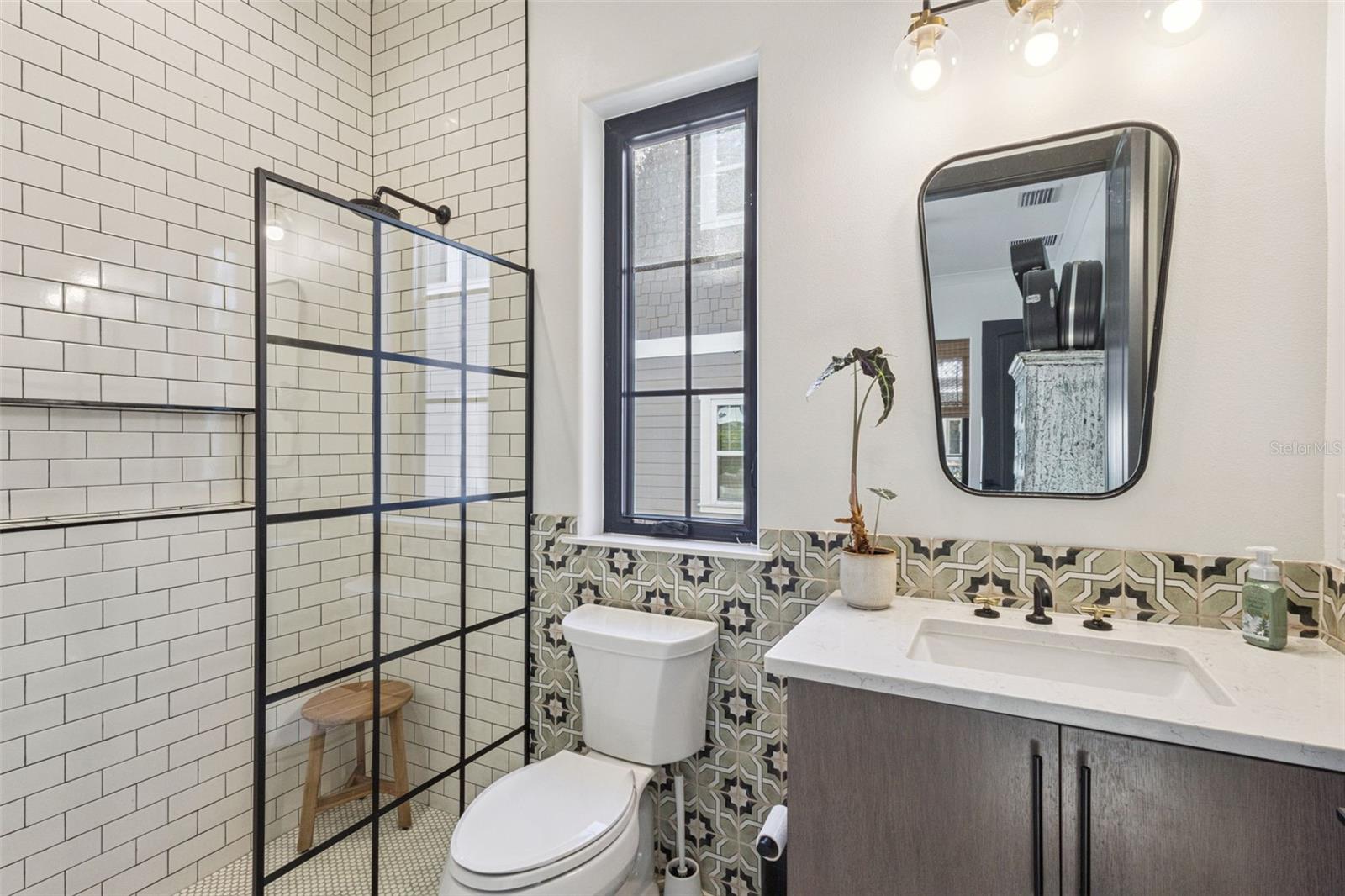 Image 16 of 39 For 1127 Celadon Street