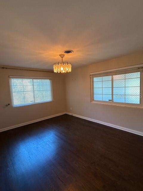 Image 11 of 25 For 736 Essex Place