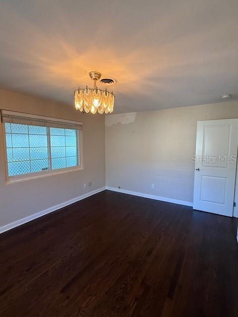 Image 12 of 25 For 736 Essex Place