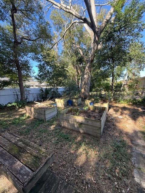 Image 20 of 25 For 736 Essex Place