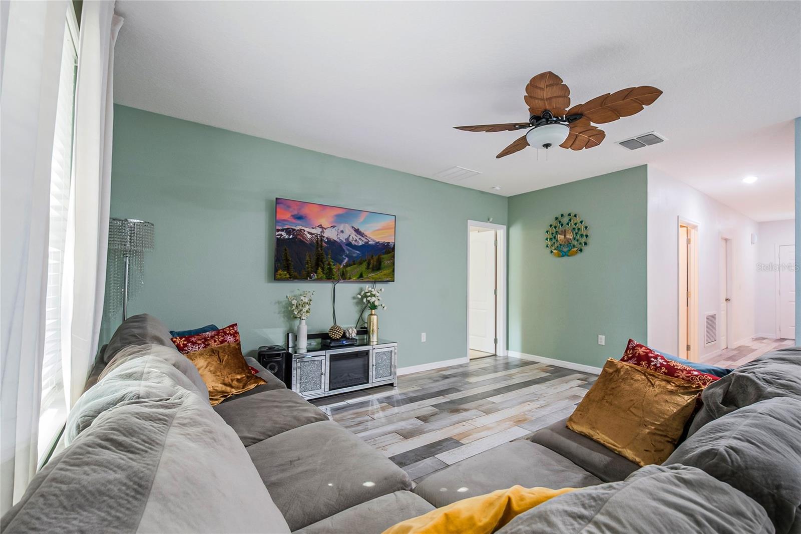 Image 25 of 43 For 328 Hibiscus Drive