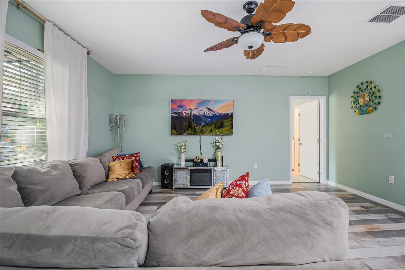 Image 5 of 43 For 328 Hibiscus Drive