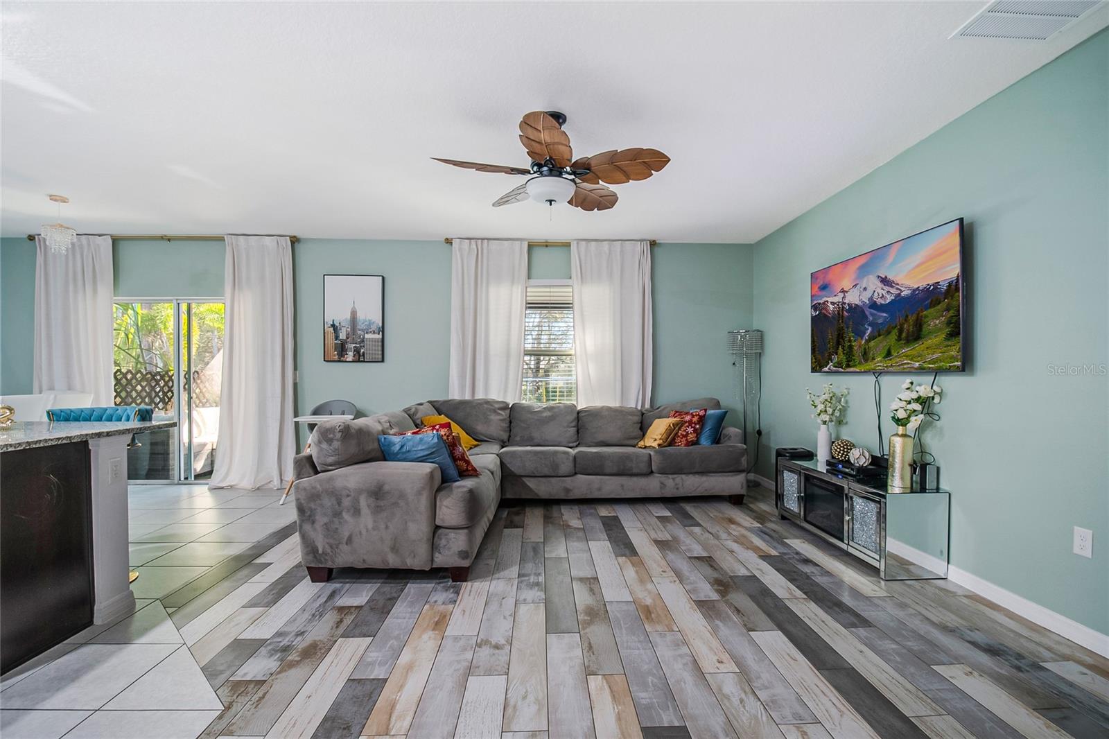 Image 6 of 43 For 328 Hibiscus Drive