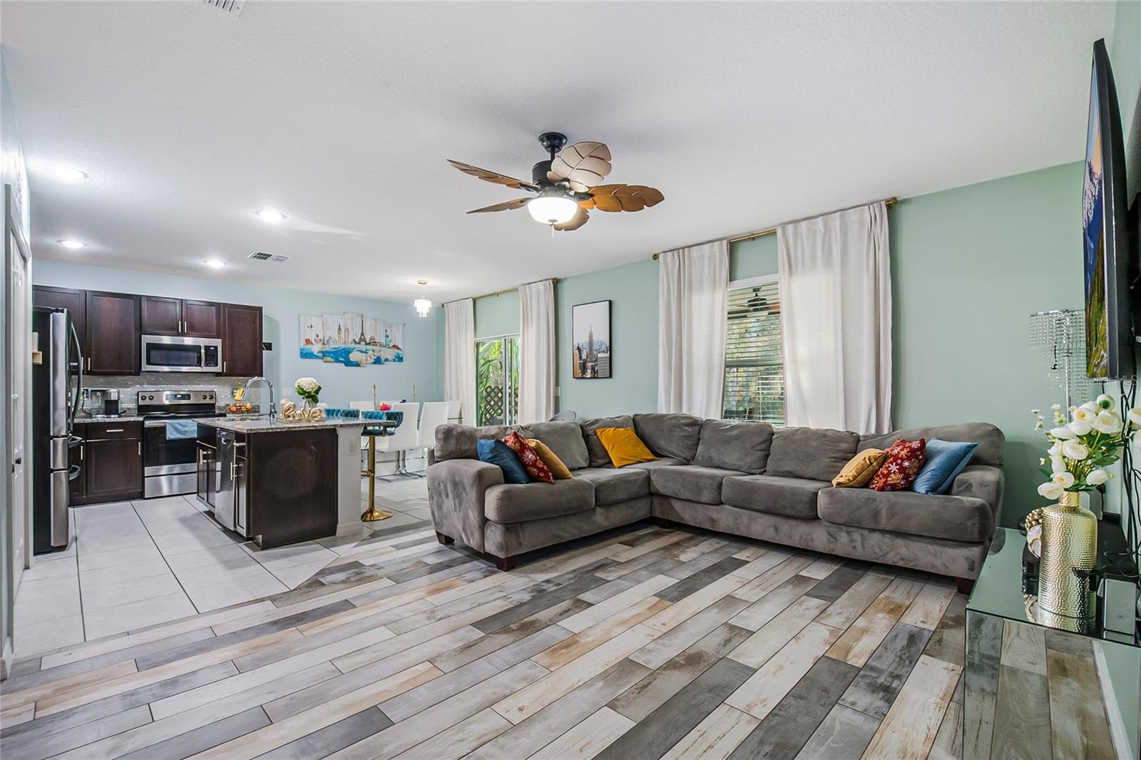 Image 8 of 43 For 328 Hibiscus Drive