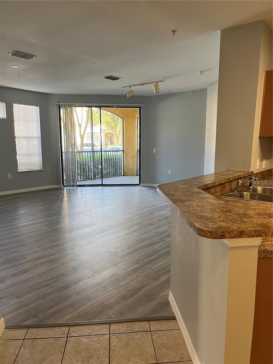 Image 10 of 10 For 6157 Metrowest Boulevard 101