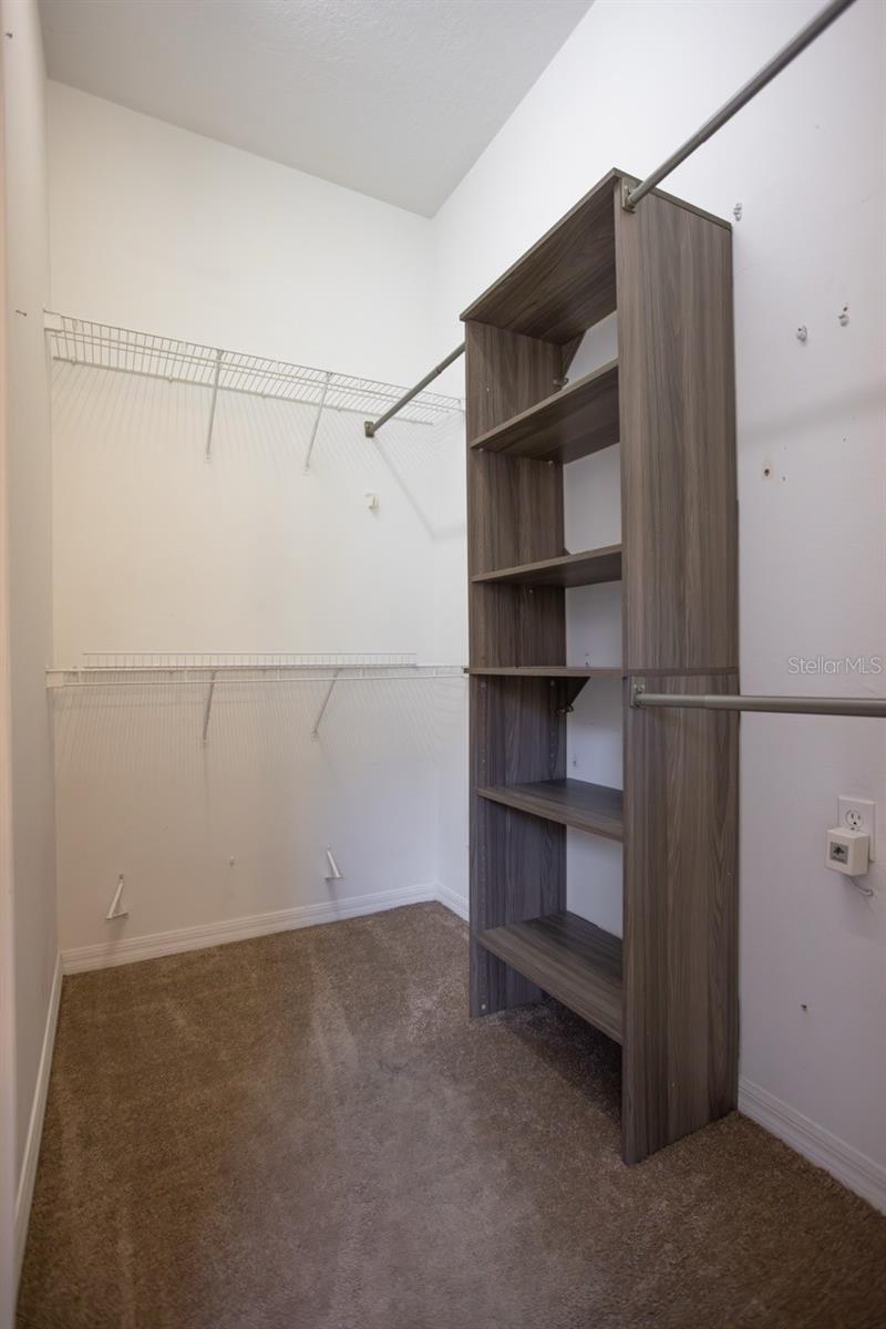 Image 13 of 25 For 985 Ridgemount Place