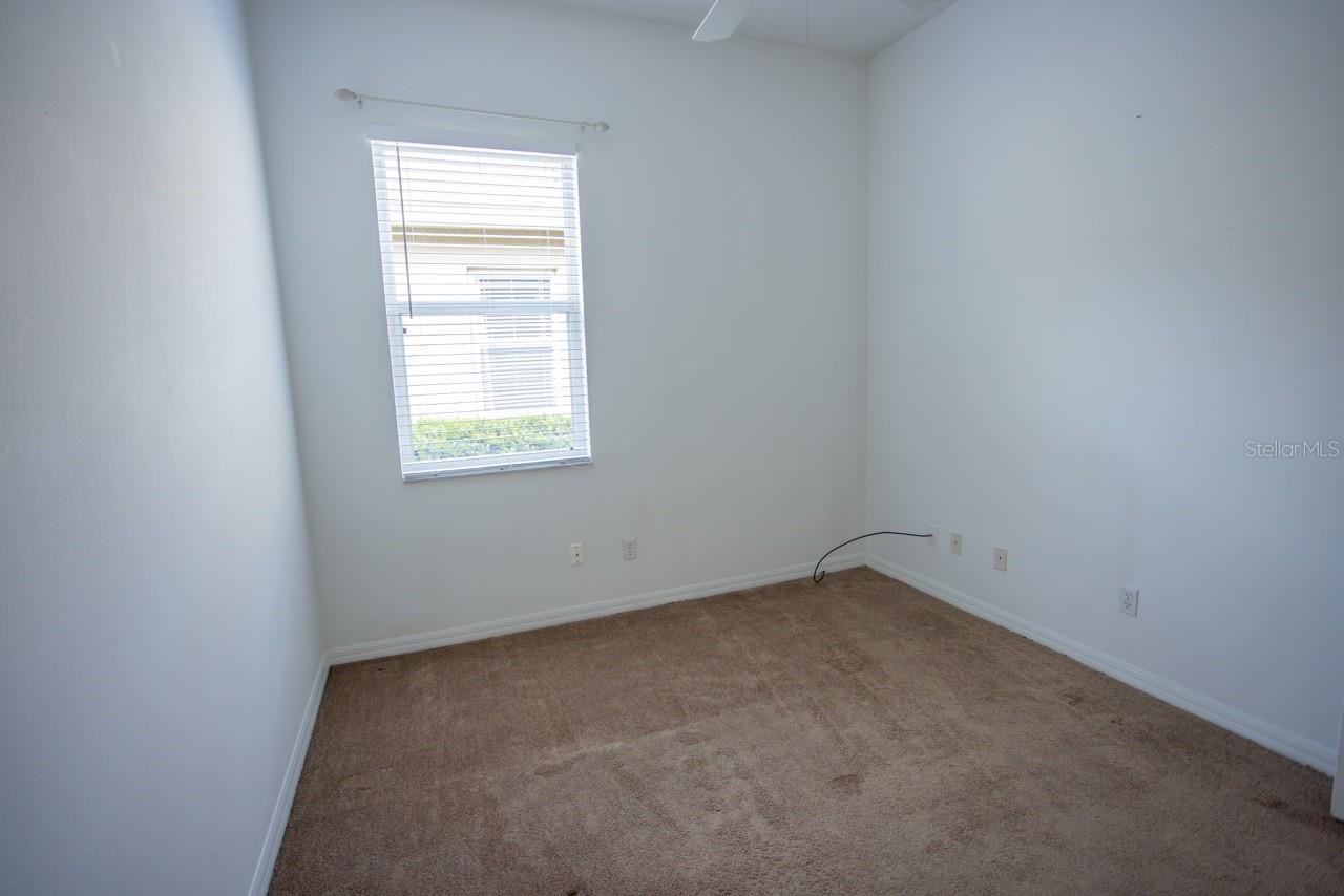 Image 15 of 25 For 985 Ridgemount Place