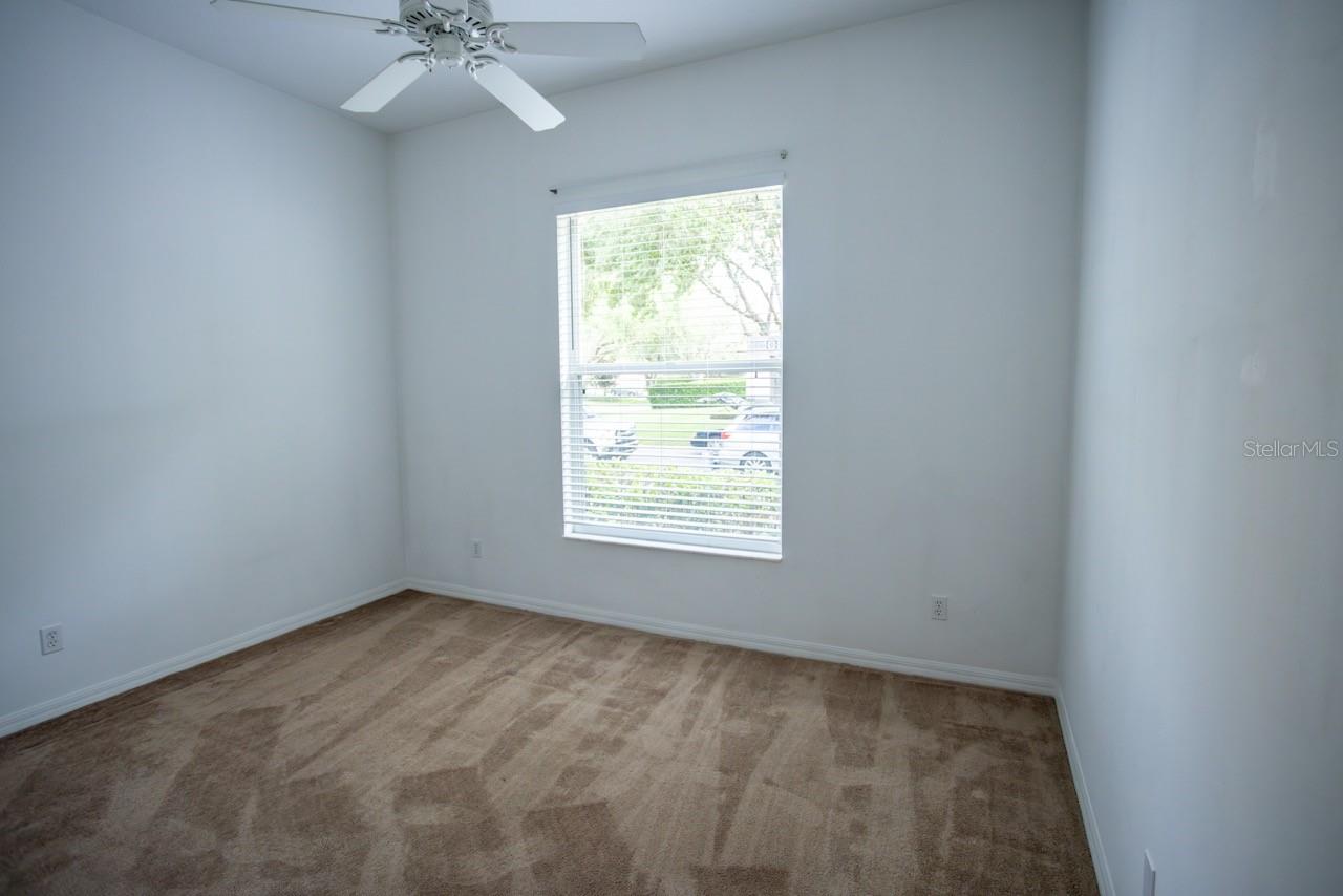Image 17 of 25 For 985 Ridgemount Place