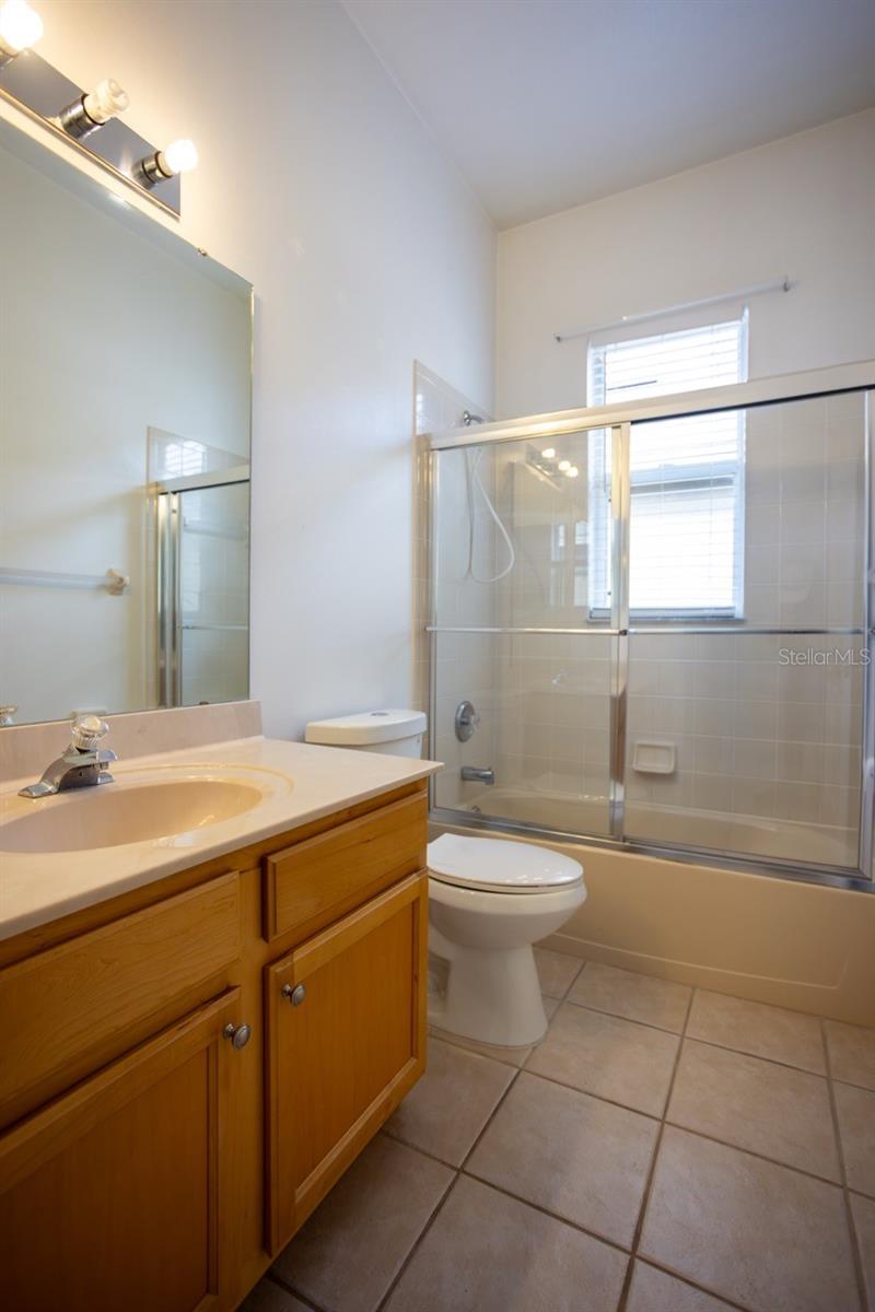 Image 18 of 25 For 985 Ridgemount Place